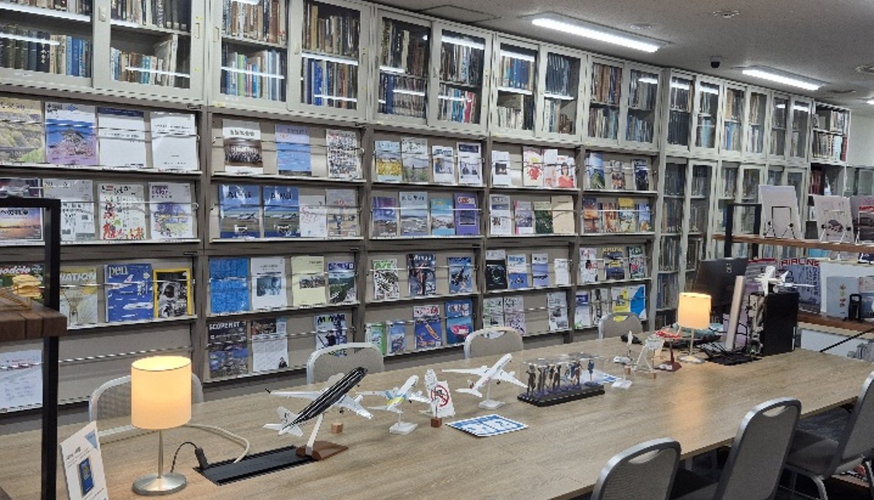 ⑤航空図書館